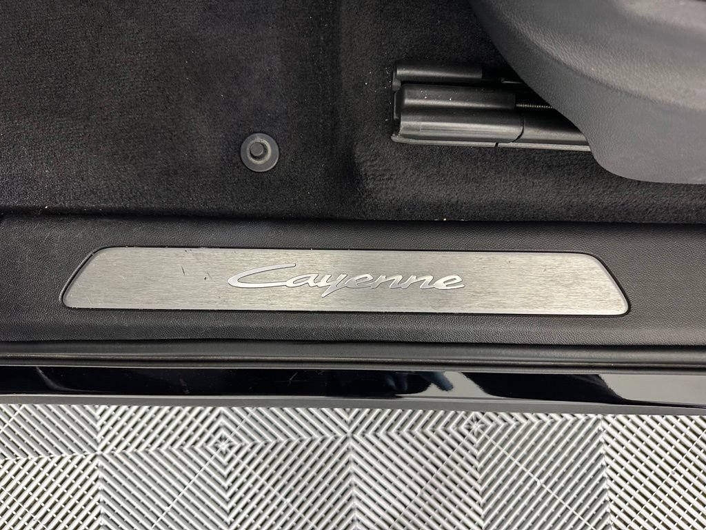 Certified 2024 Porsche Cayenne AWD/4WD image 19