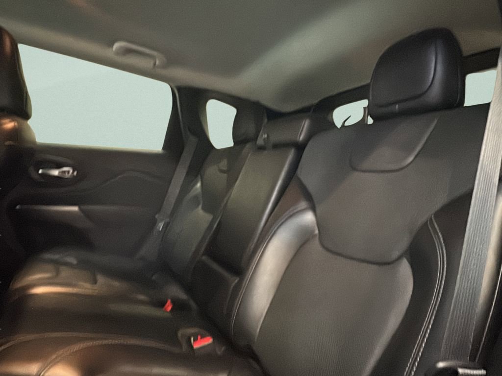 Used 2019 Jeep Cherokee Limited AWD/4WD image 13