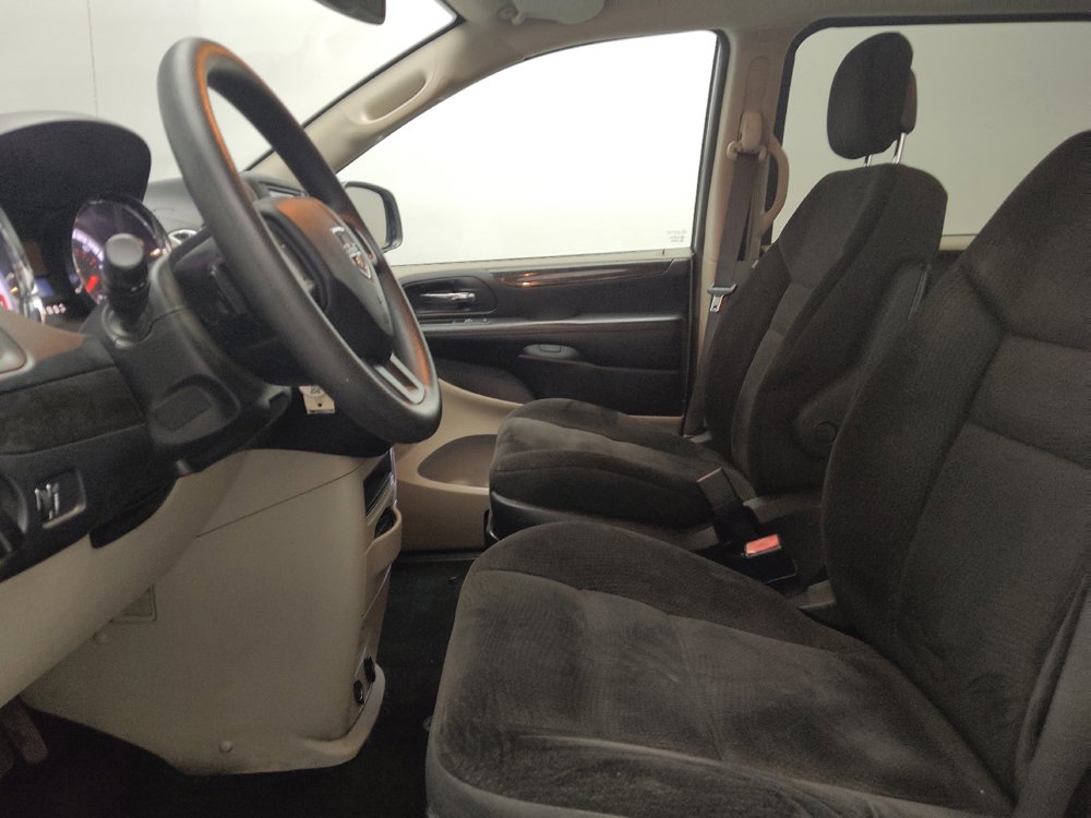 Used 2019 Dodge Grand Caravan SE FWD image 17