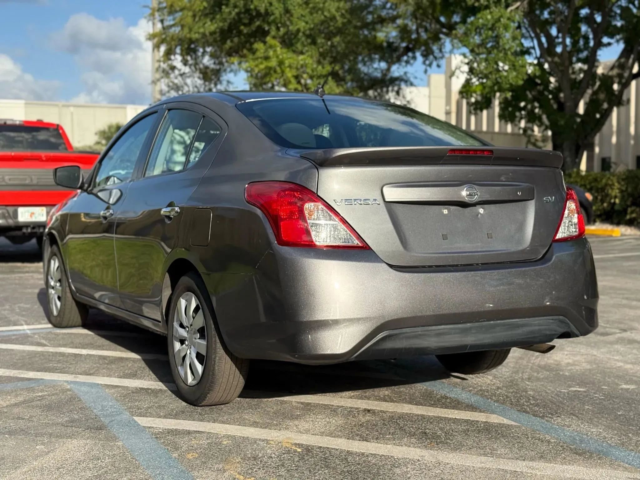 Used 2018 Nissan Versa SV image 7