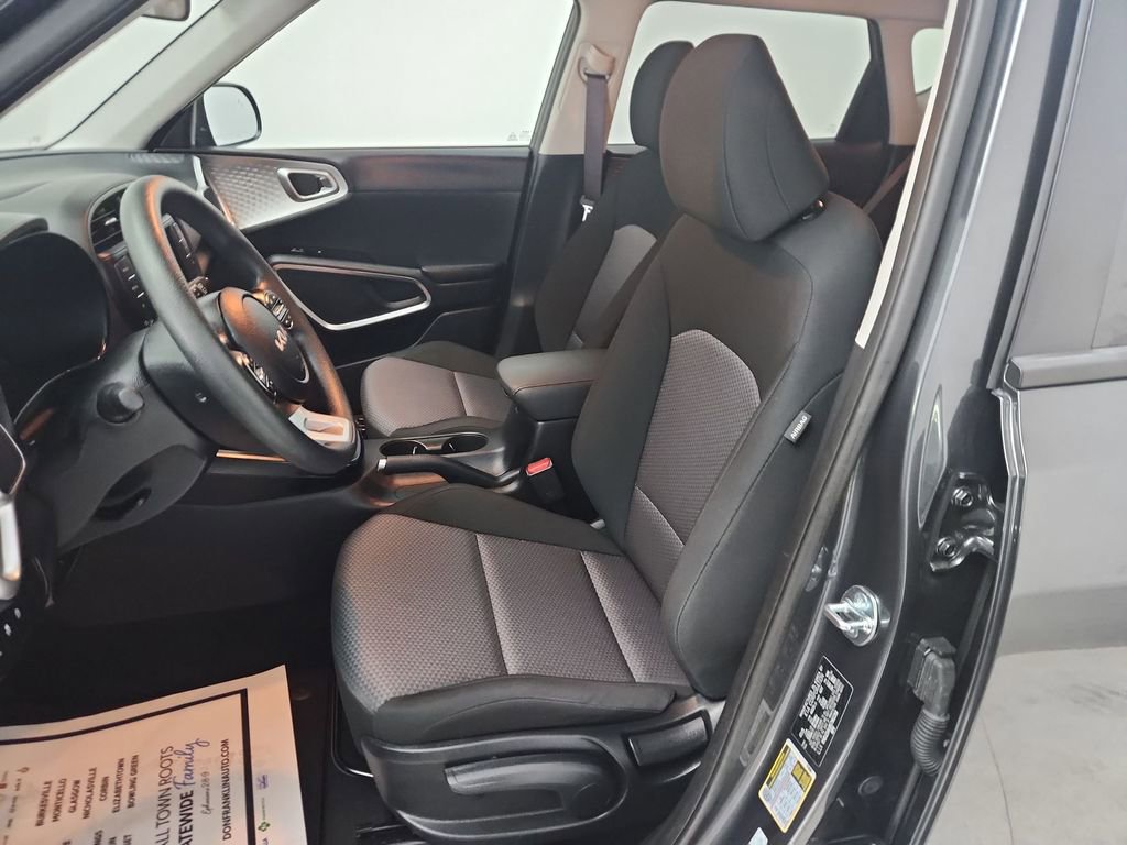 Used 2025 Kia Soul LX FWD image 15