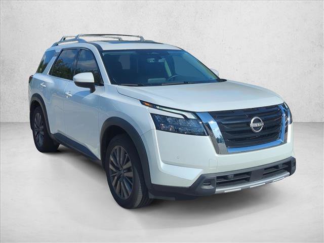 Used 2025 Nissan Pathfinder SL w/ SL Premium Package FWD image 3