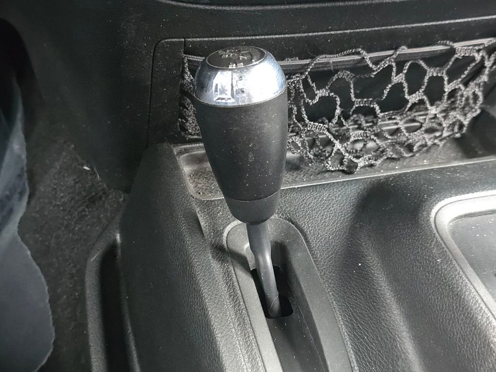 Used 2017 Jeep Wrangler Unlimited Sahara w/ Connectivity Group image 26