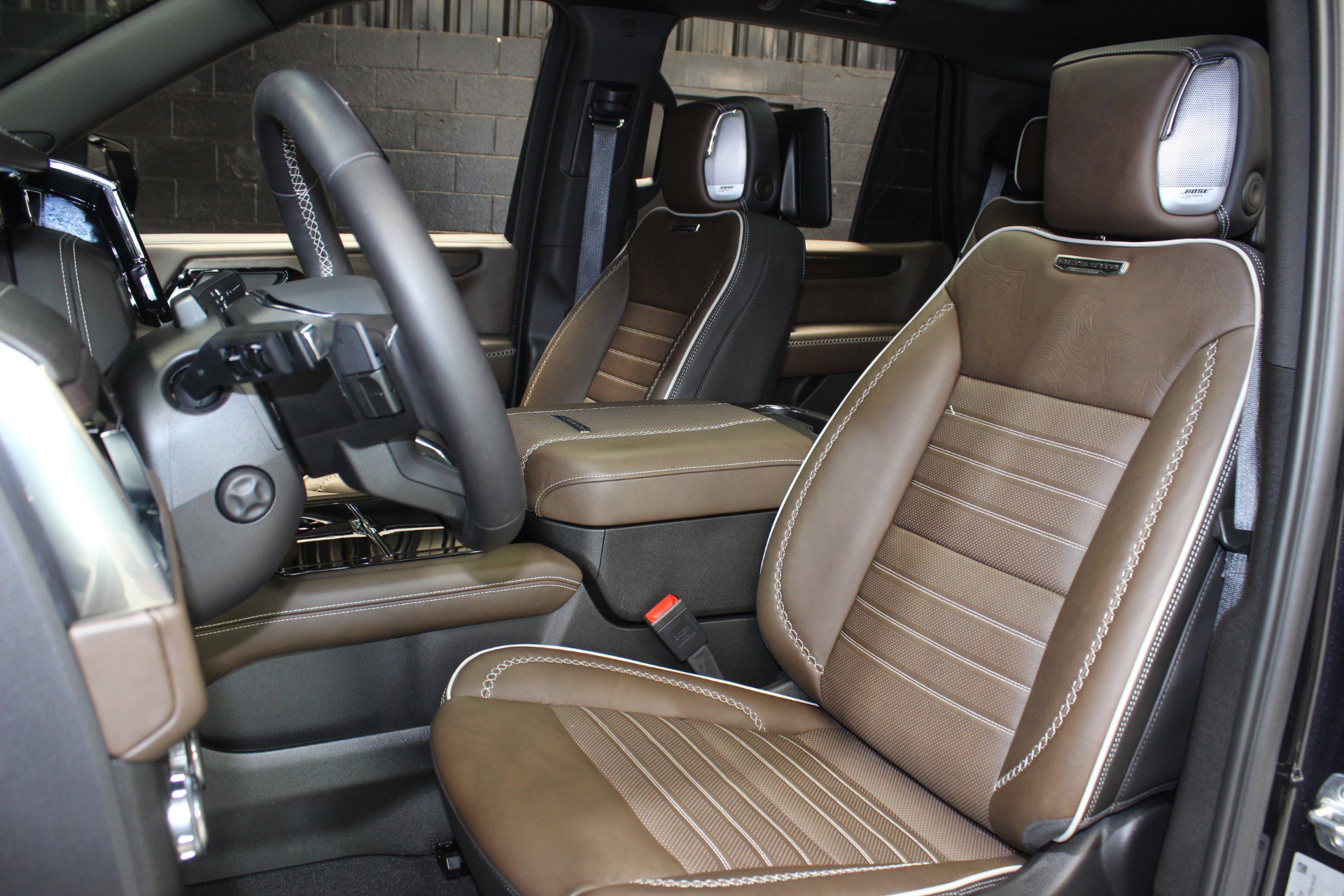 Used 2025 GMC Yukon Denali Ultimate w/ LPO, Floor Liner Package AWD/4WD image 38