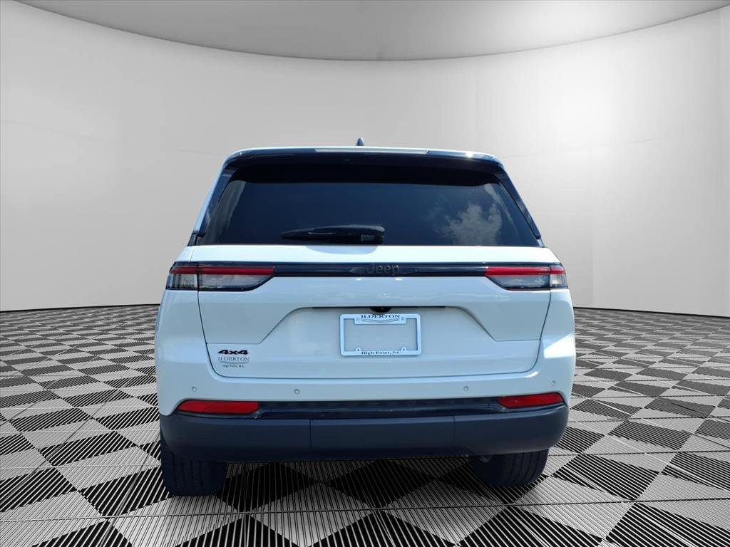 Certified 2025 Jeep Grand Cherokee Altitude AWD/4WD image 26