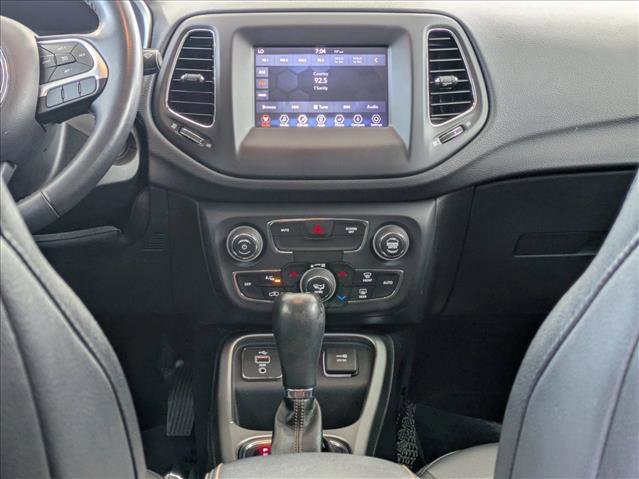 Used 2018 Jeep Compass Latitude w/ Popular Equipment Group FWD image 16