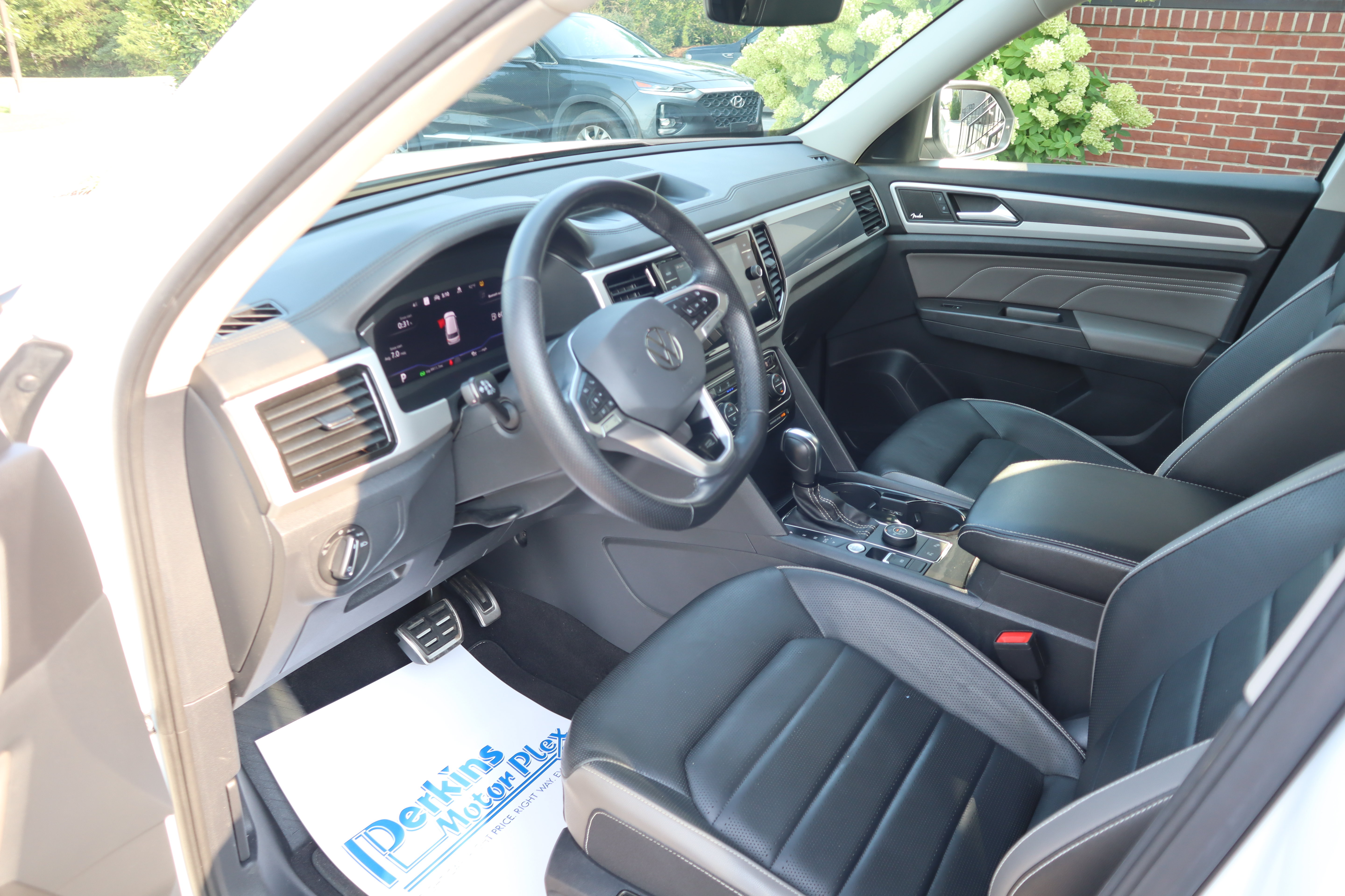 Used 2023 Volkswagen Atlas SEL Premium AWD/4WD image 3