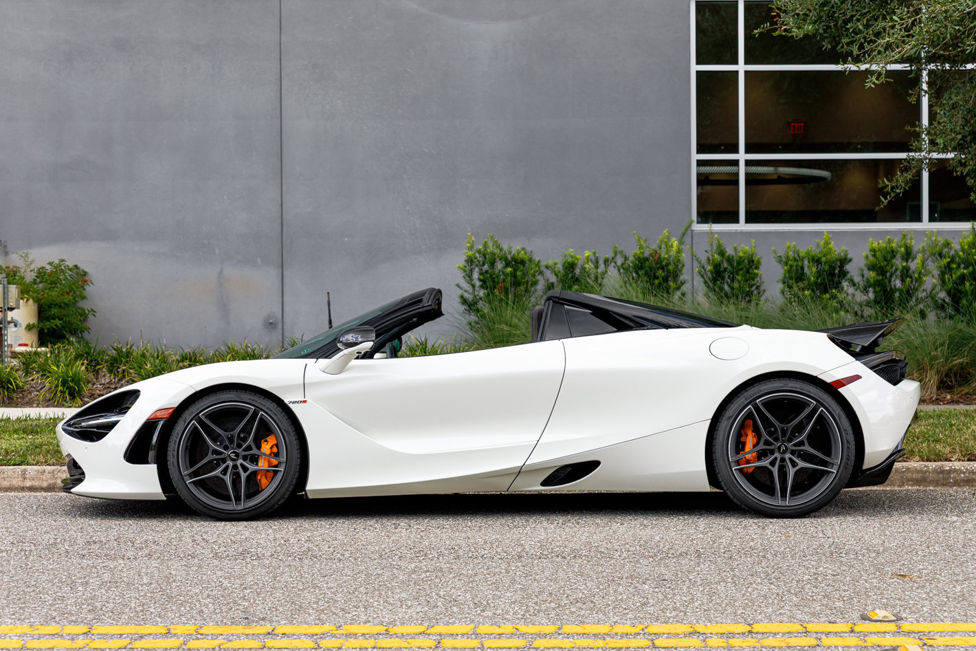 Used 2020 McLaren 720S Performance RWD image 23