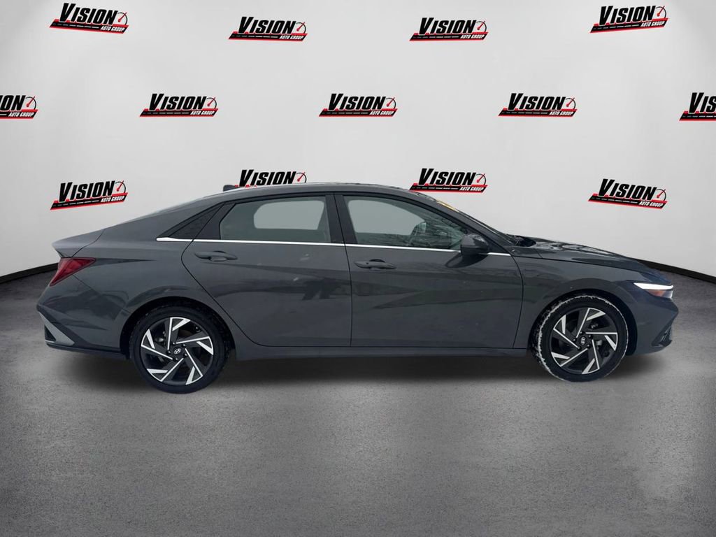 Certified 2025 Hyundai Elantra SEL image 4