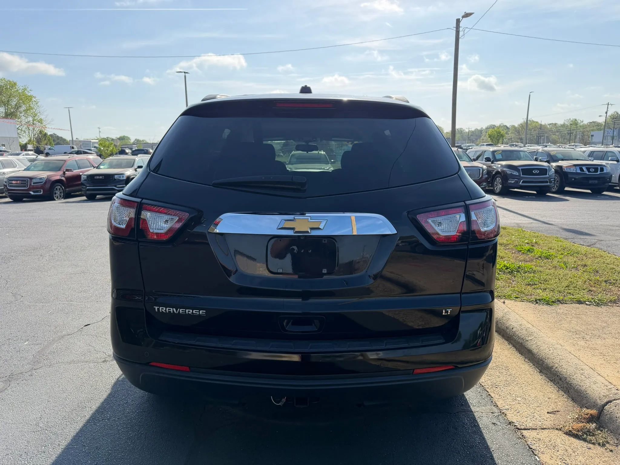 Used 2017 Chevrolet Traverse LT w/ Style and Technology Package FWD image 6