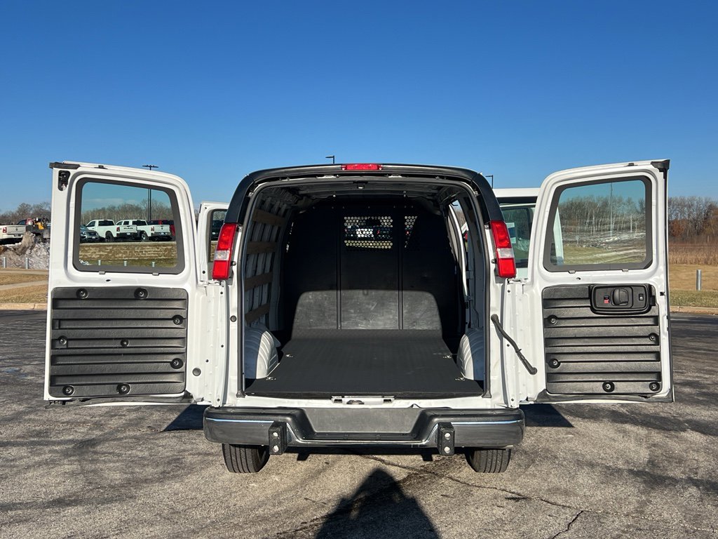 Used 2024 Chevrolet Express 2500 w/ Driver Convenience Package image 29