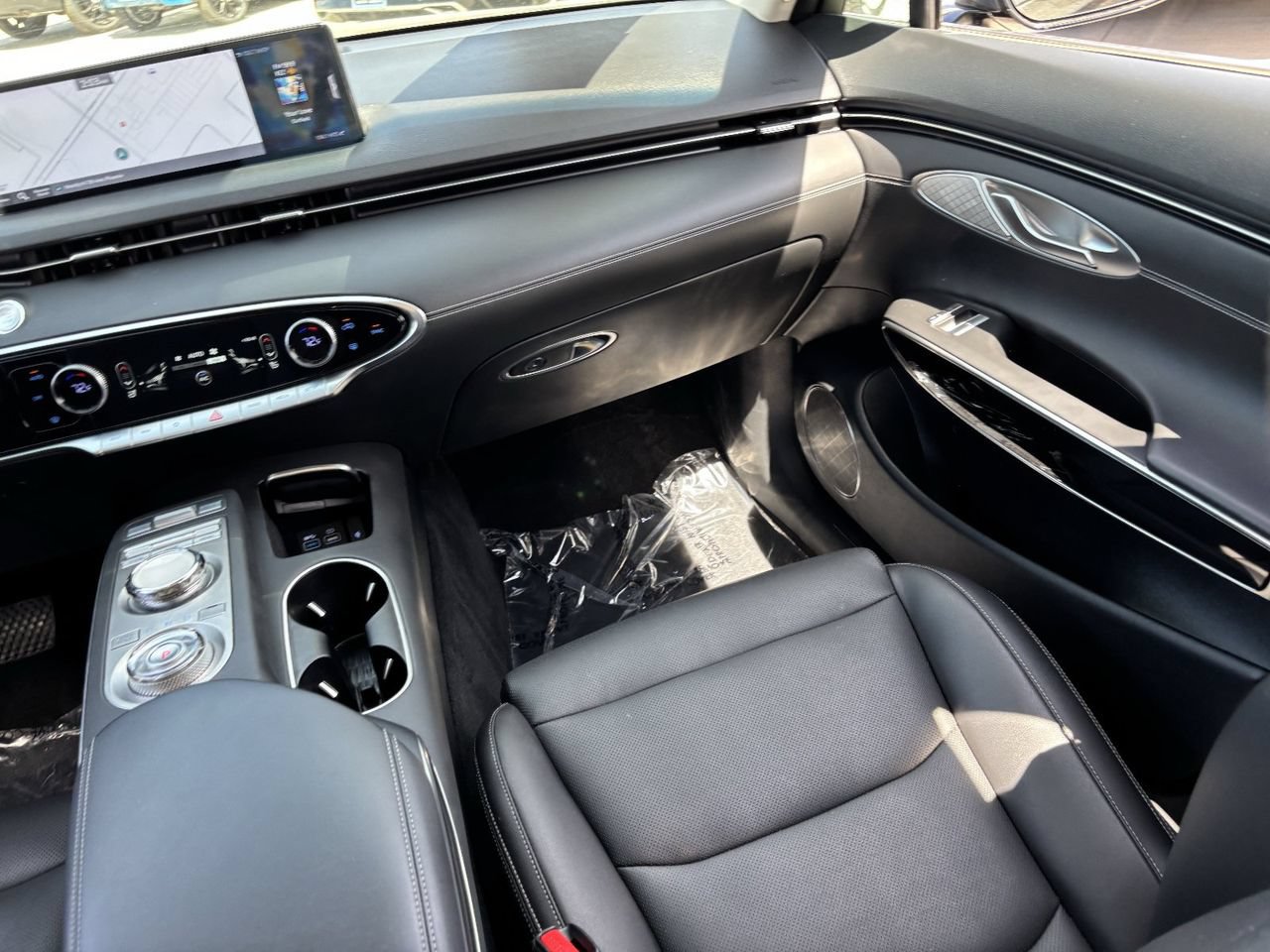Used 2025 Genesis GV70 2.5T AWD/4WD image 14