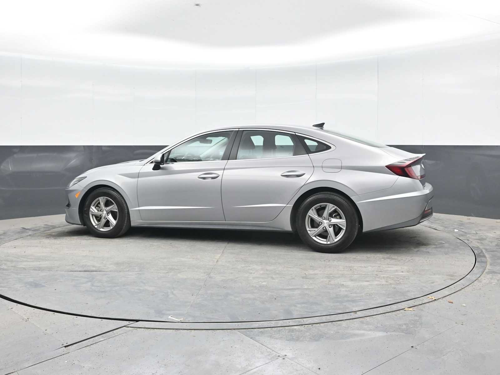 Used 2023 Hyundai Sonata SE FWD image 3