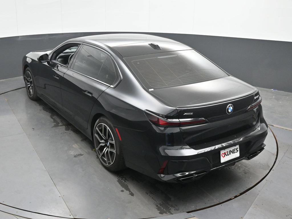 Used 2024 BMW 760i xDrive w/ Executive Package AWD/4WD image 37