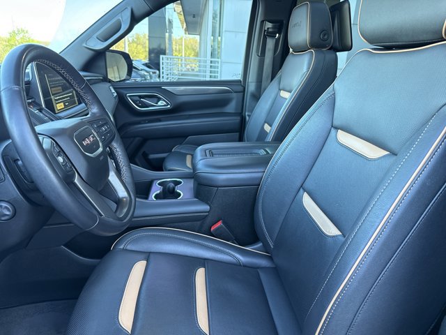 Used 2023 GMC Yukon XL AT4 w/ Technology Package image 4