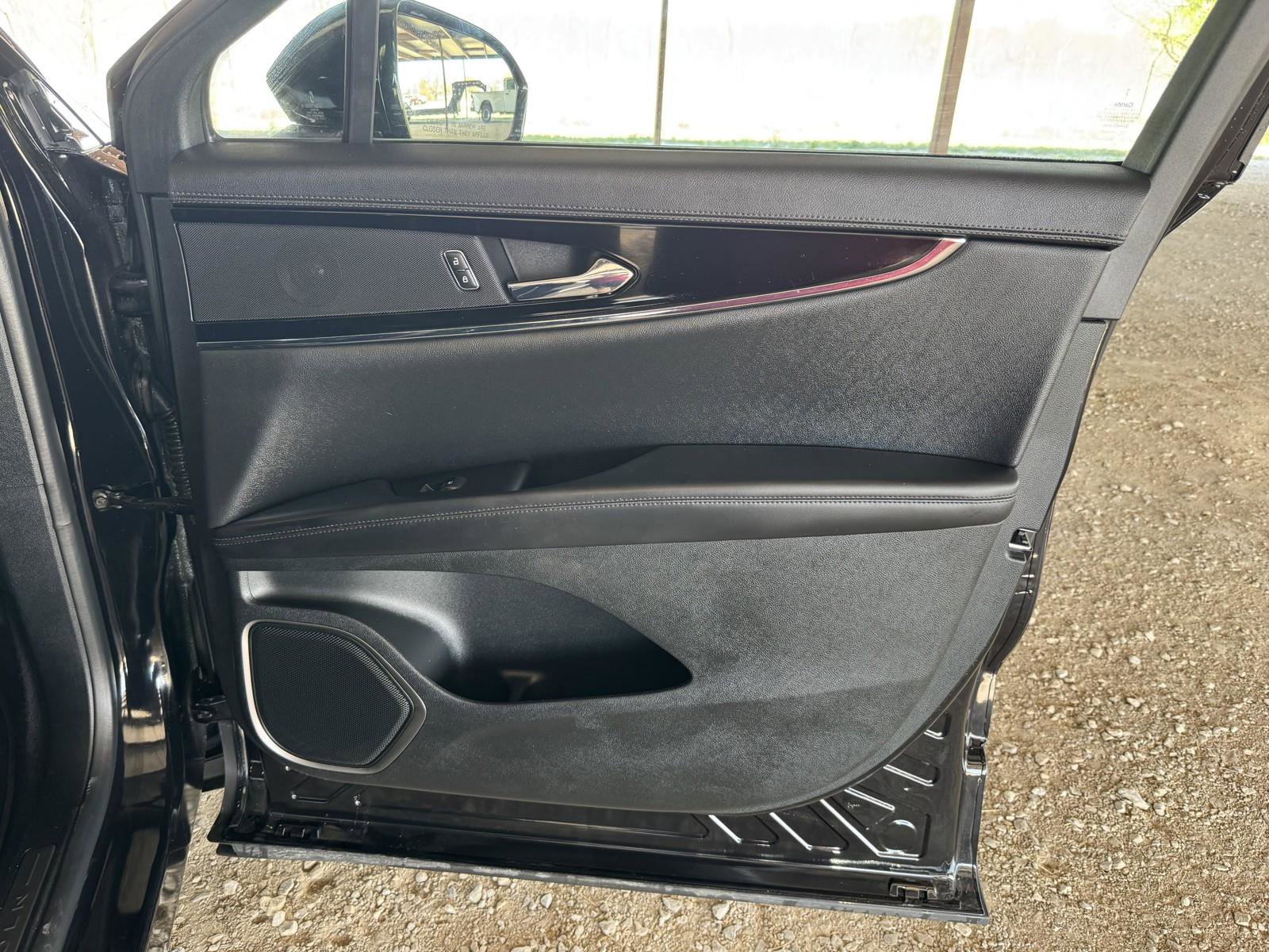 Used 2023 Lincoln Nautilus AWD image 33