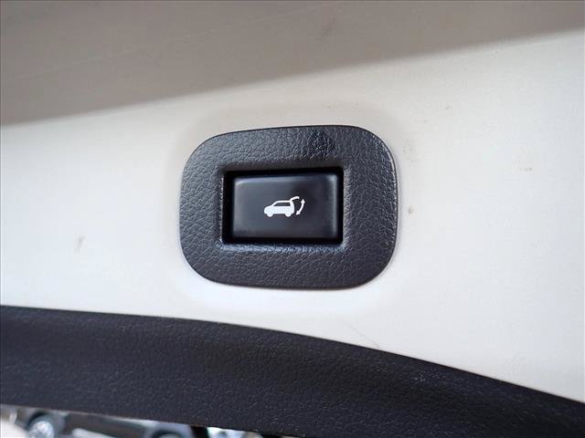 Used 2017 Nissan Rogue SV w/ SV Premium Package AWD/4WD image 9