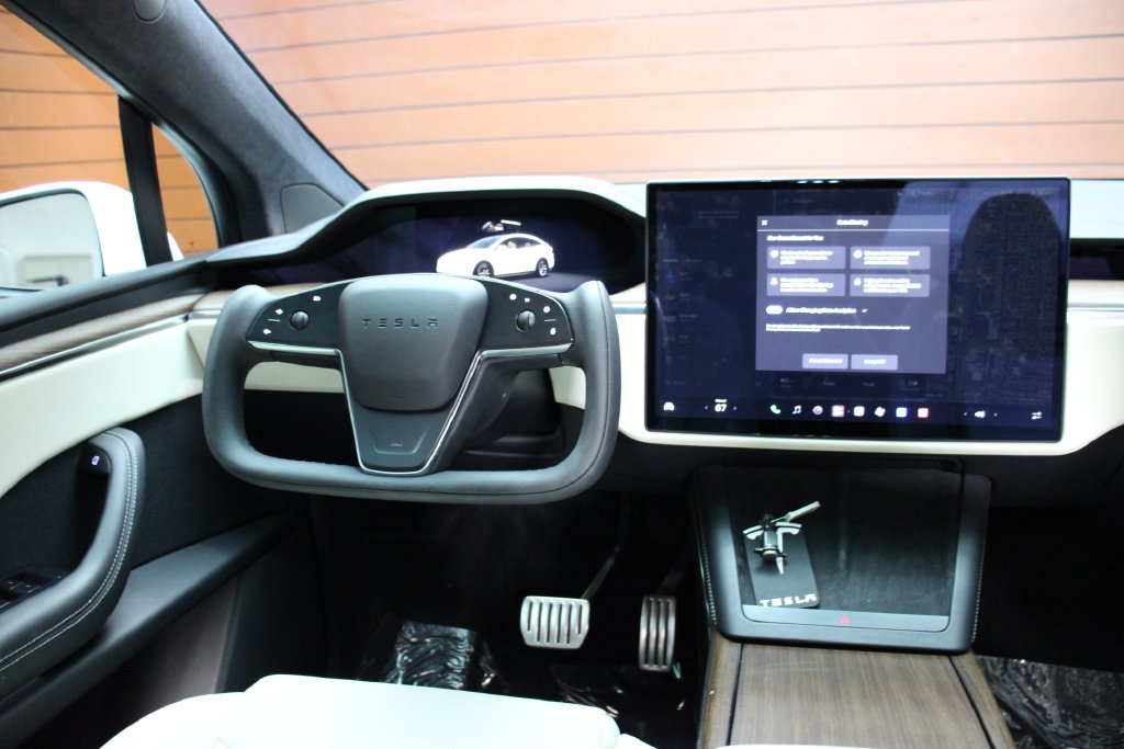 Used 2023 Tesla Model X AWD/4WD image 13