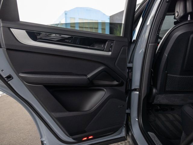 Certified 2025 Porsche Cayenne Coupe image 34