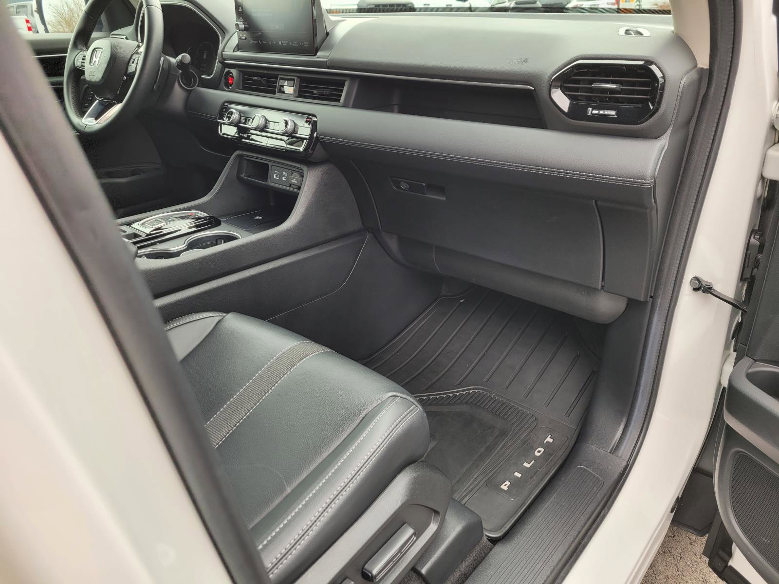 Used 2024 Honda Pilot Touring image 20