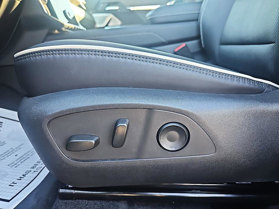 Used 2025 GMC Acadia Denali w/ Super Cruise Package image 13