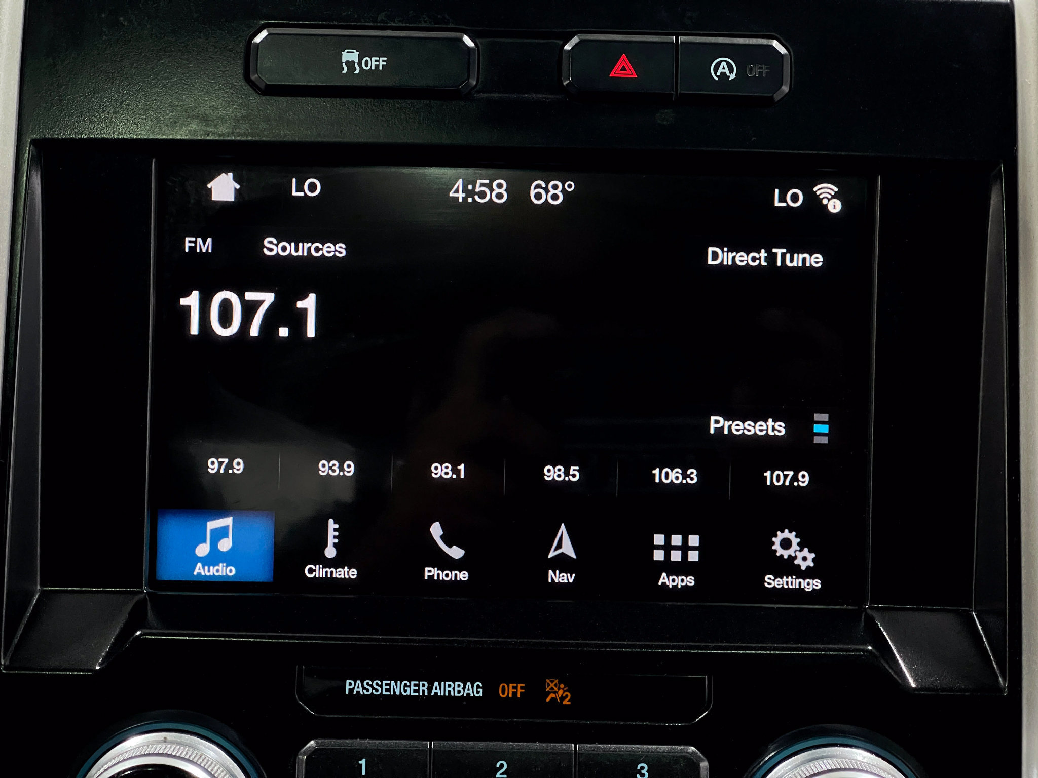Used 2018 Ford F150 Lariat w/ Equipment Group 502A Luxury AWD/4WD image 24