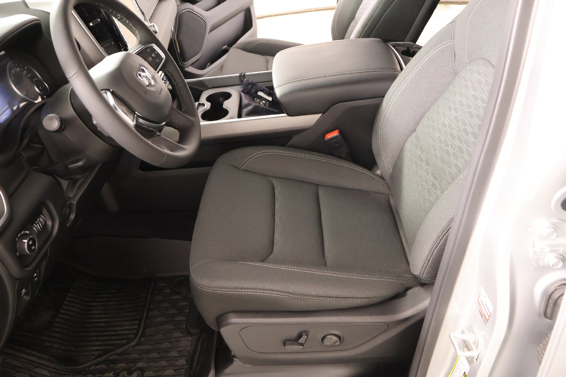 New 2026 RAM 1500 4x4 Crew Cab image 12