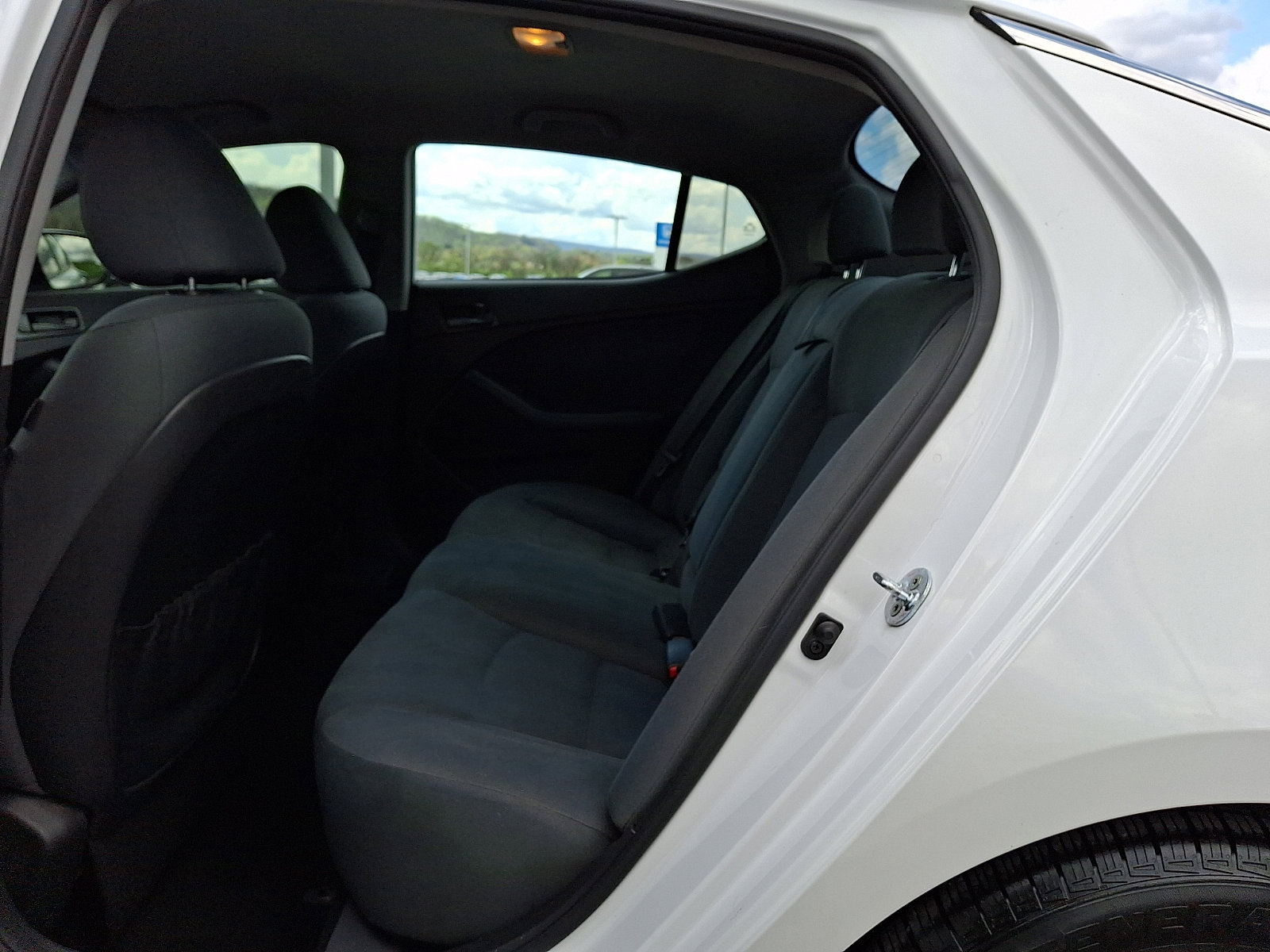 Used 2015 Kia Optima LX FWD image 10