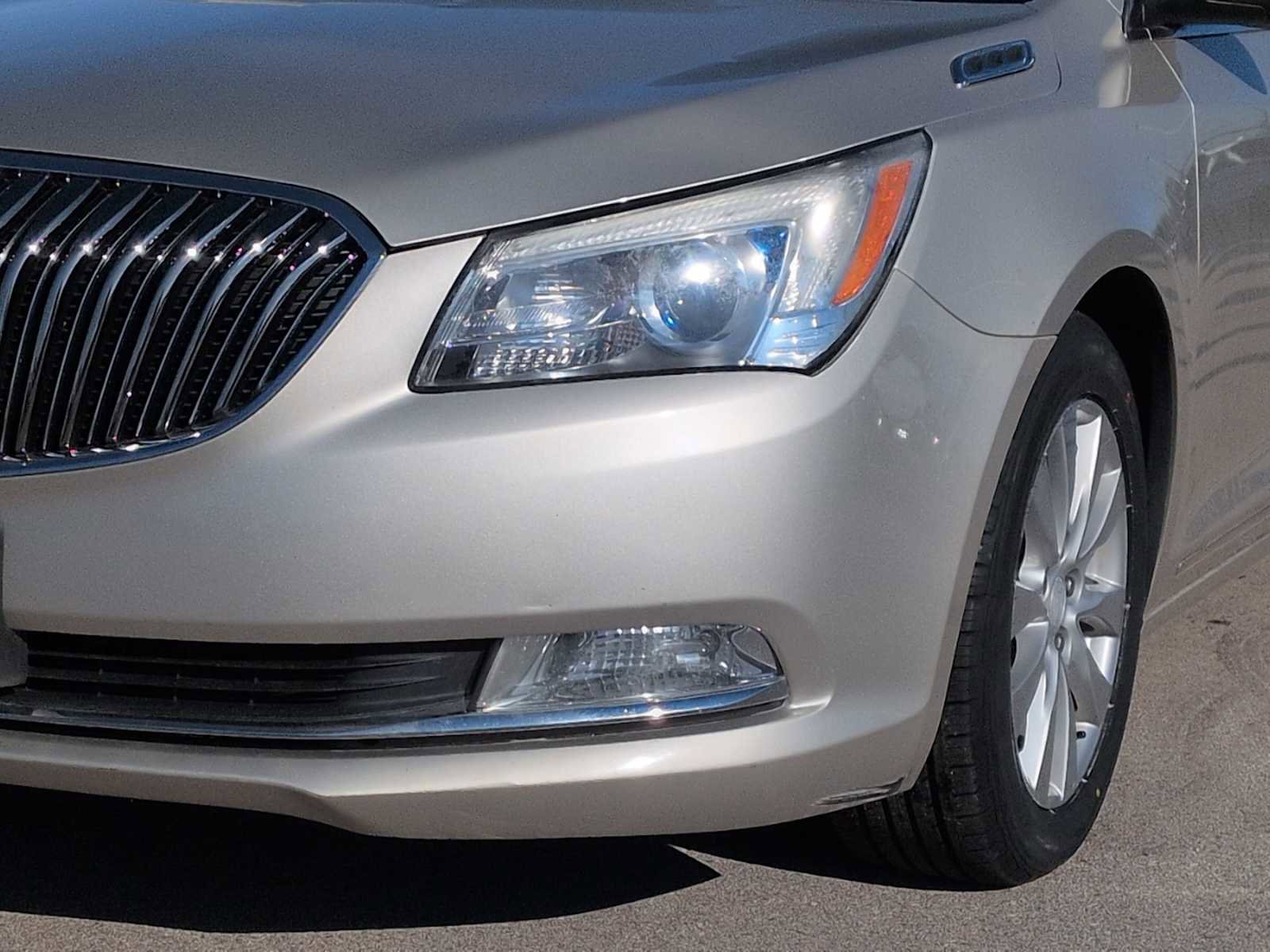 Used 2015 Buick LaCrosse image 11