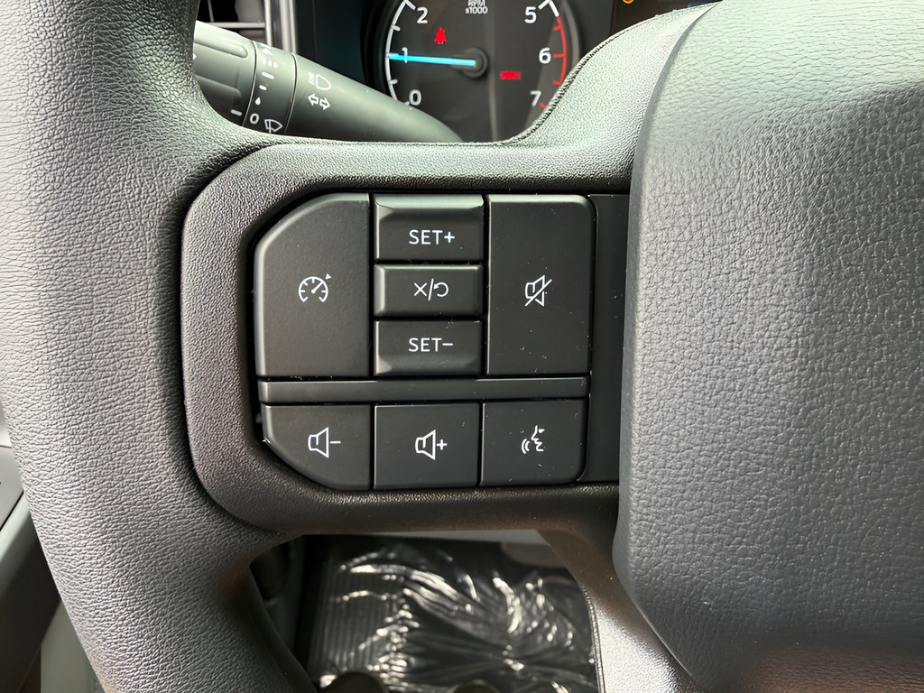 New 2026 Ford F350 XLT w/ FX4 Off-Road Package AWD/4WD image 14