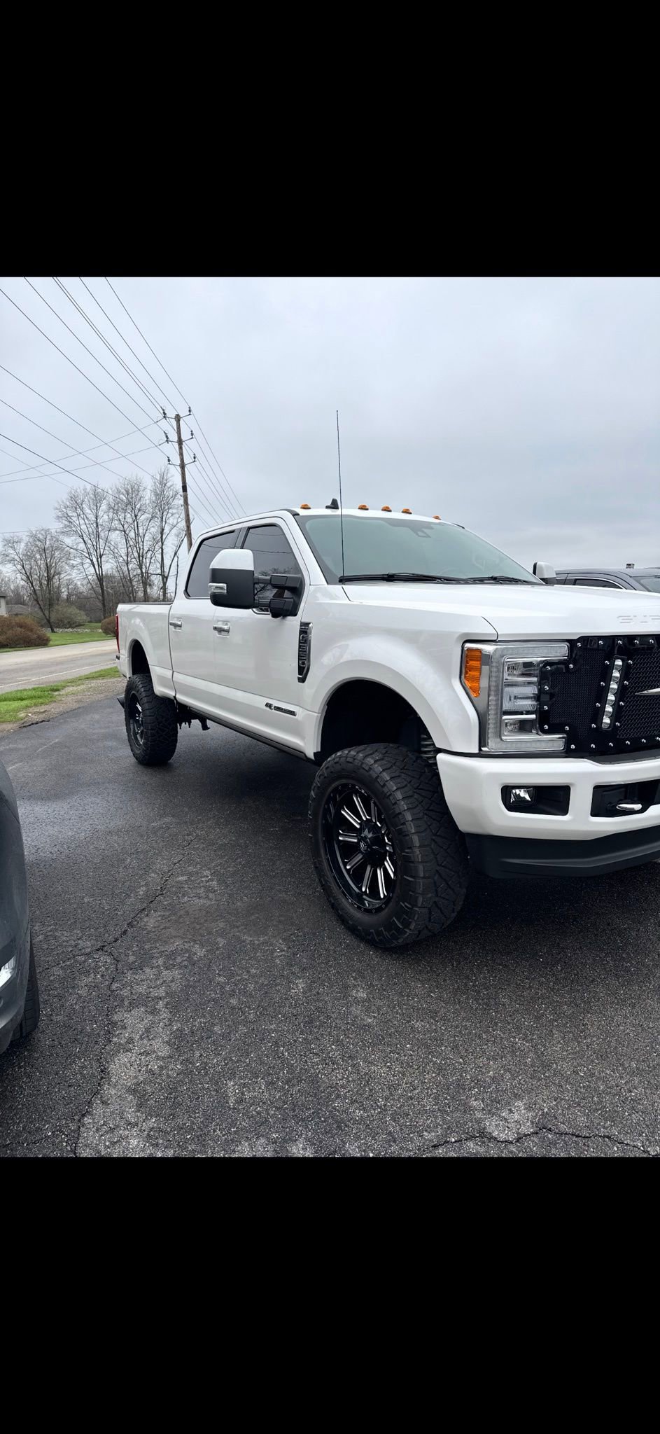Used 2019 Ford F350 Limited AWD/4WD image 2