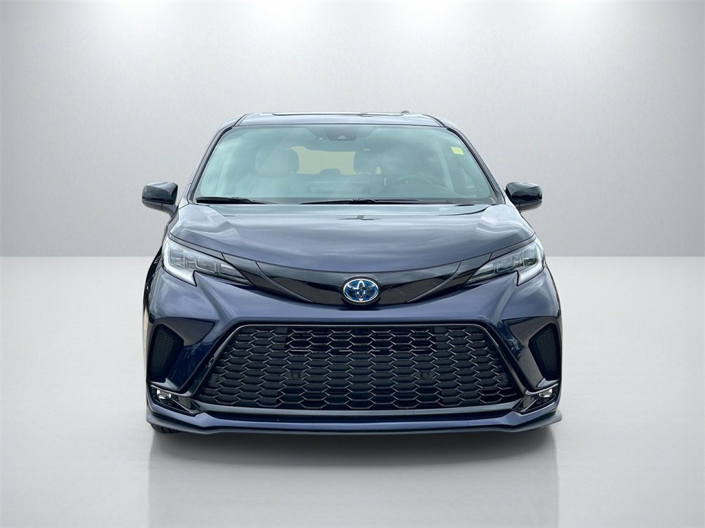 Used 2025 Toyota Sienna XSE image 2