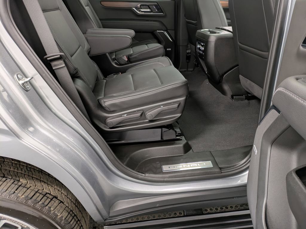 Used 2026 GMC Yukon Denali w/ Sun & Power Step Package AWD/4WD image 26