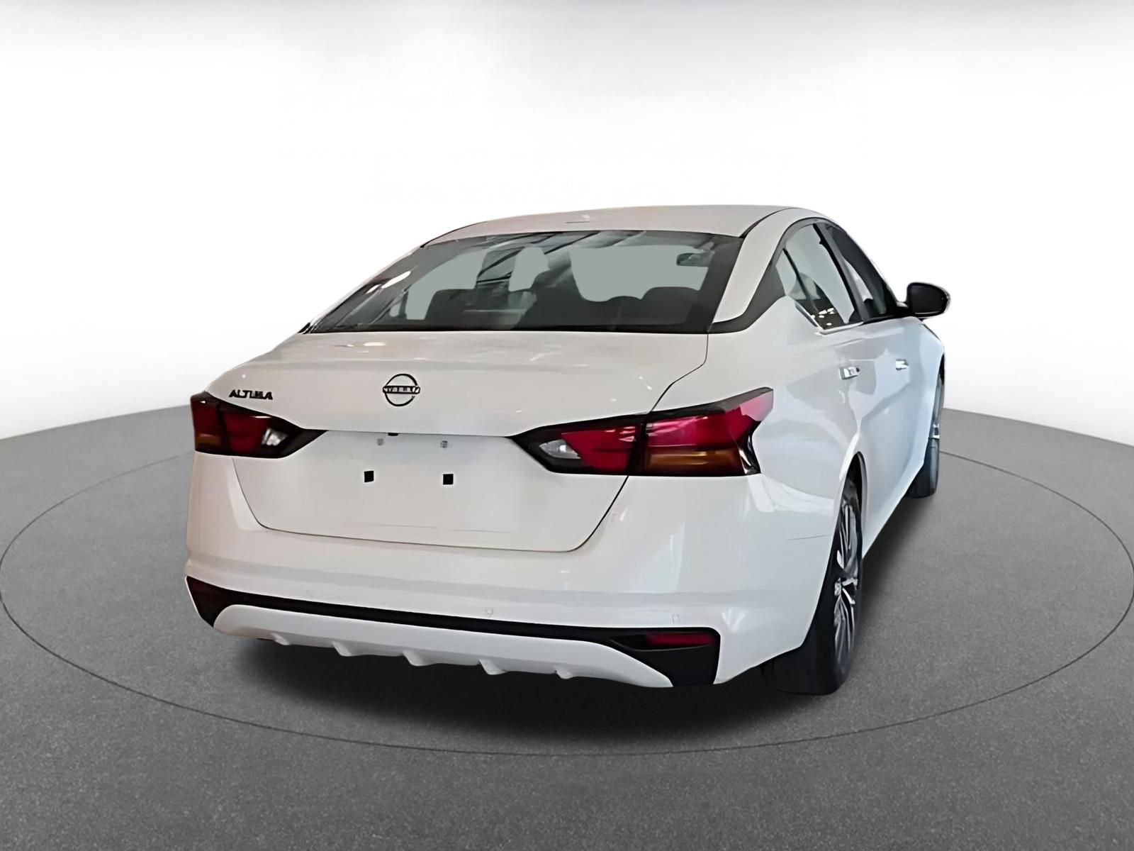 Used 2025 Nissan Altima 2.5 SV image 11