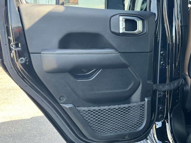 Used 2021 Jeep Gladiator Rubicon image 16