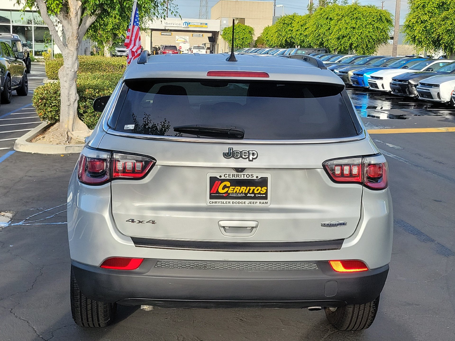 Certified 2024 Jeep Compass Latitude AWD/4WD image 3