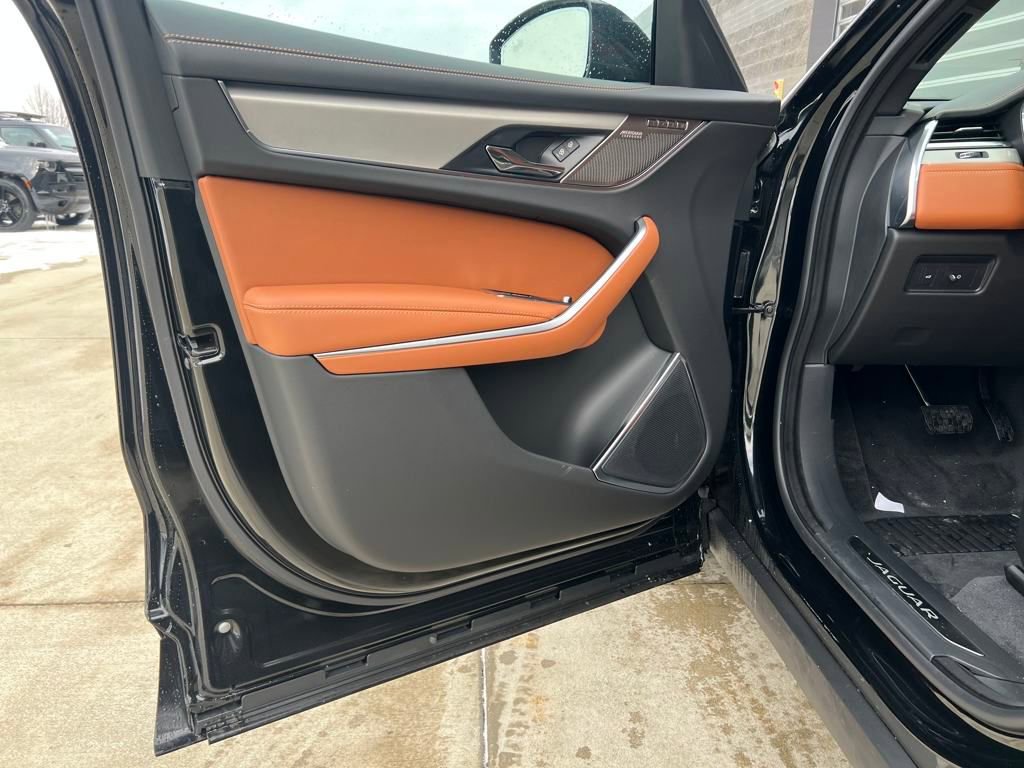 Used 2025 Jaguar F-PACE R-Dynamic S image 11