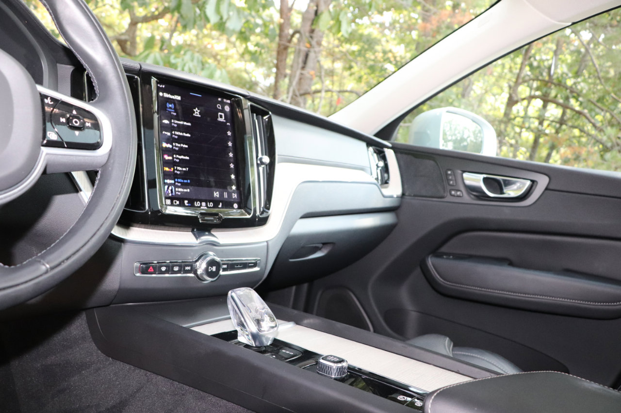 Used 2022 Volvo XC60 B5 Inscription w/ Advanced Package image 11