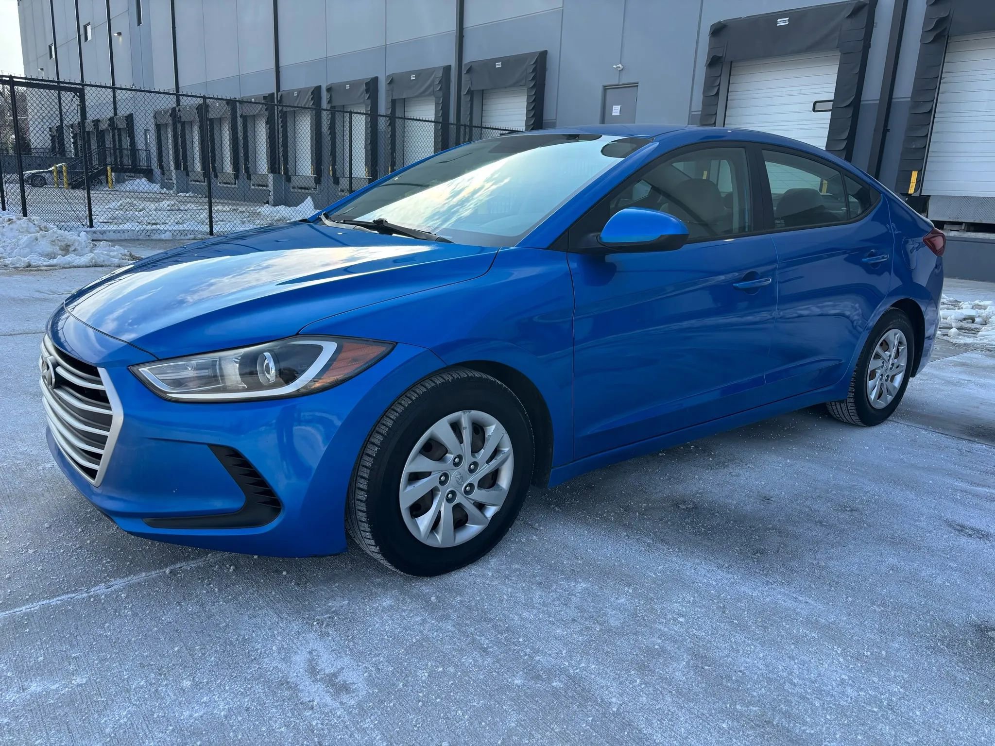 Used 2017 Hyundai Elantra SE image 2