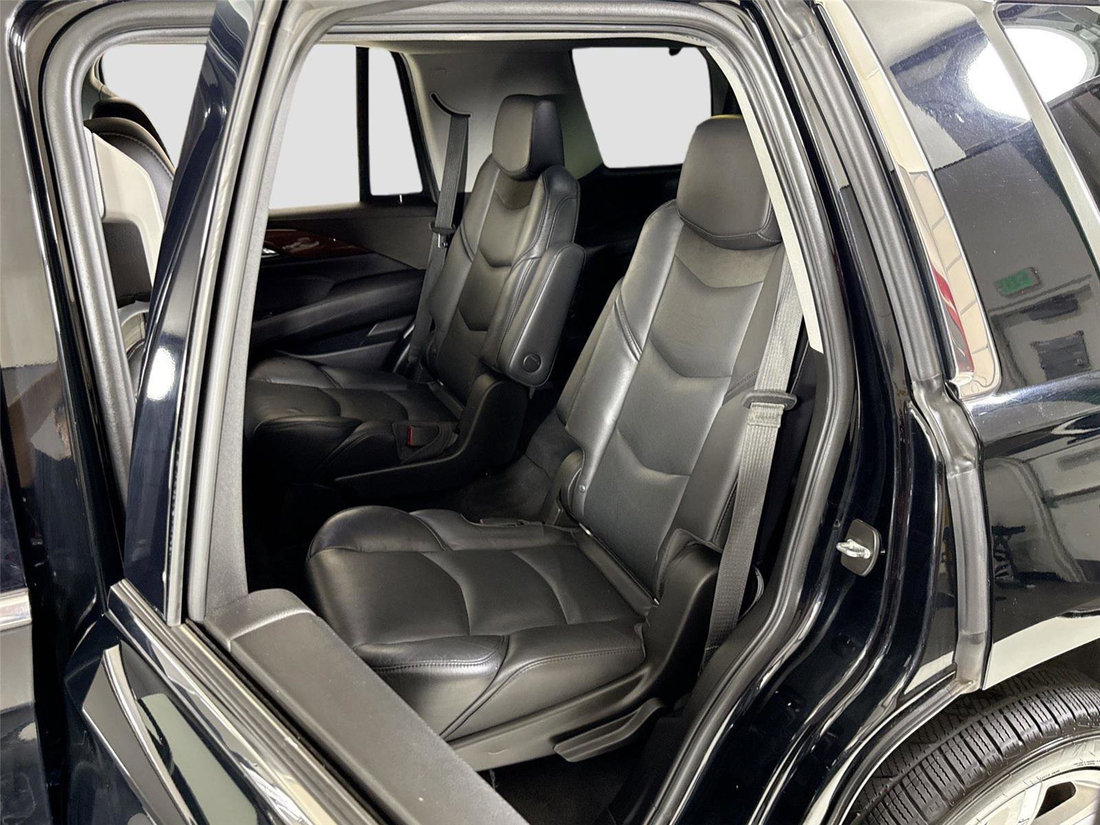 Used 2018 Cadillac Escalade Premium Luxury AWD/4WD image 24