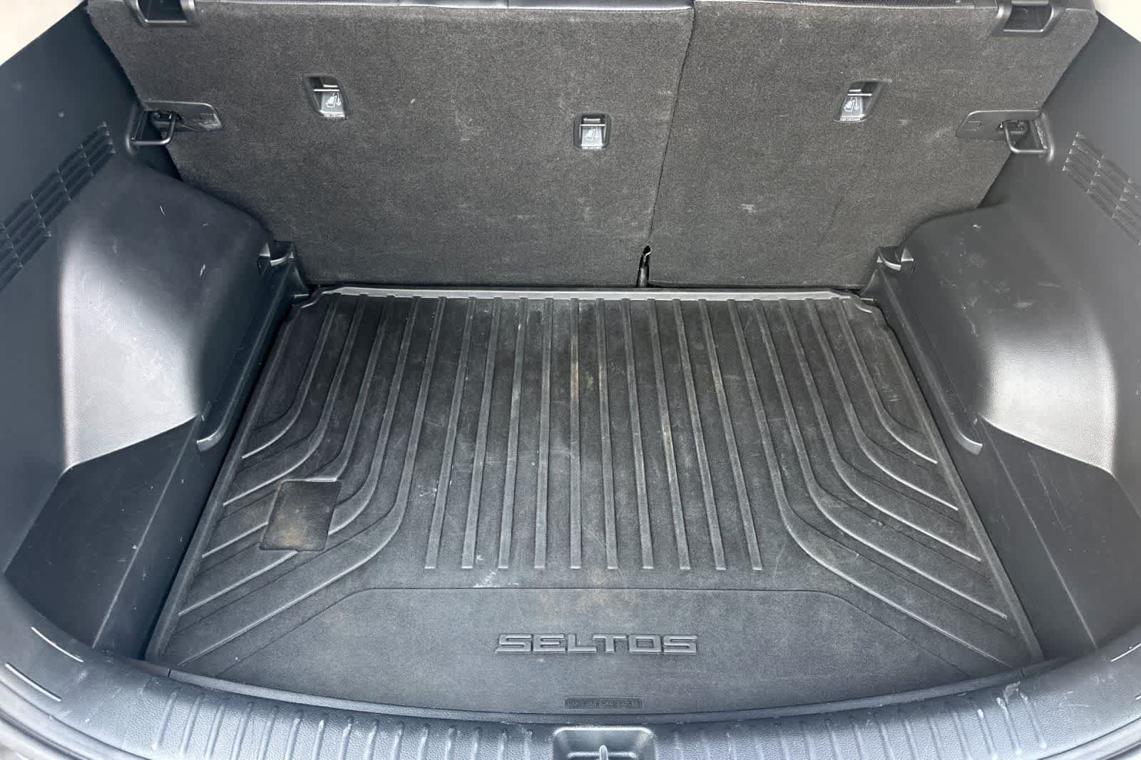 Used 2021 Kia Seltos EX AWD/4WD image 16