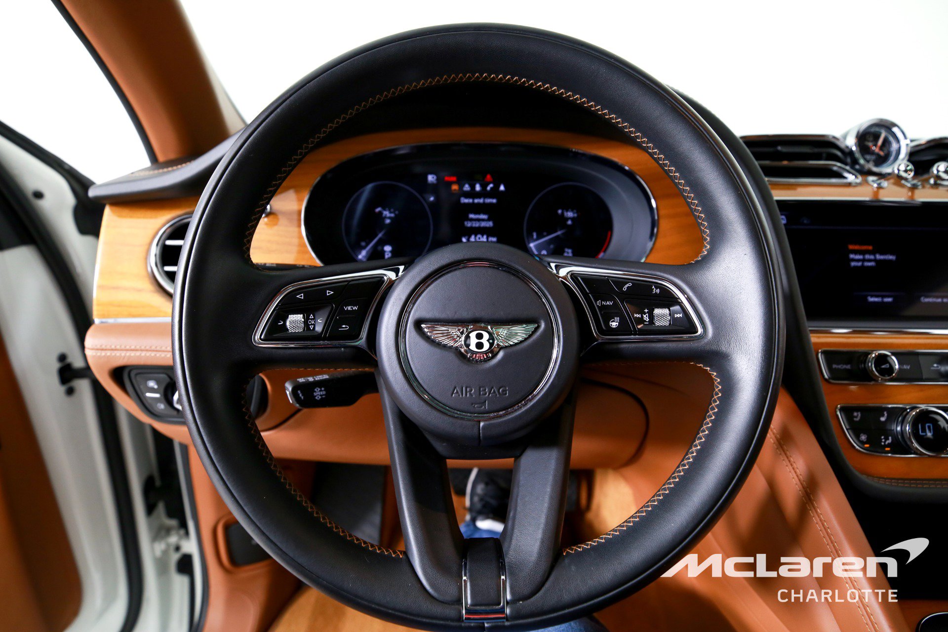 Used 2022 Bentley Bentayga image 14