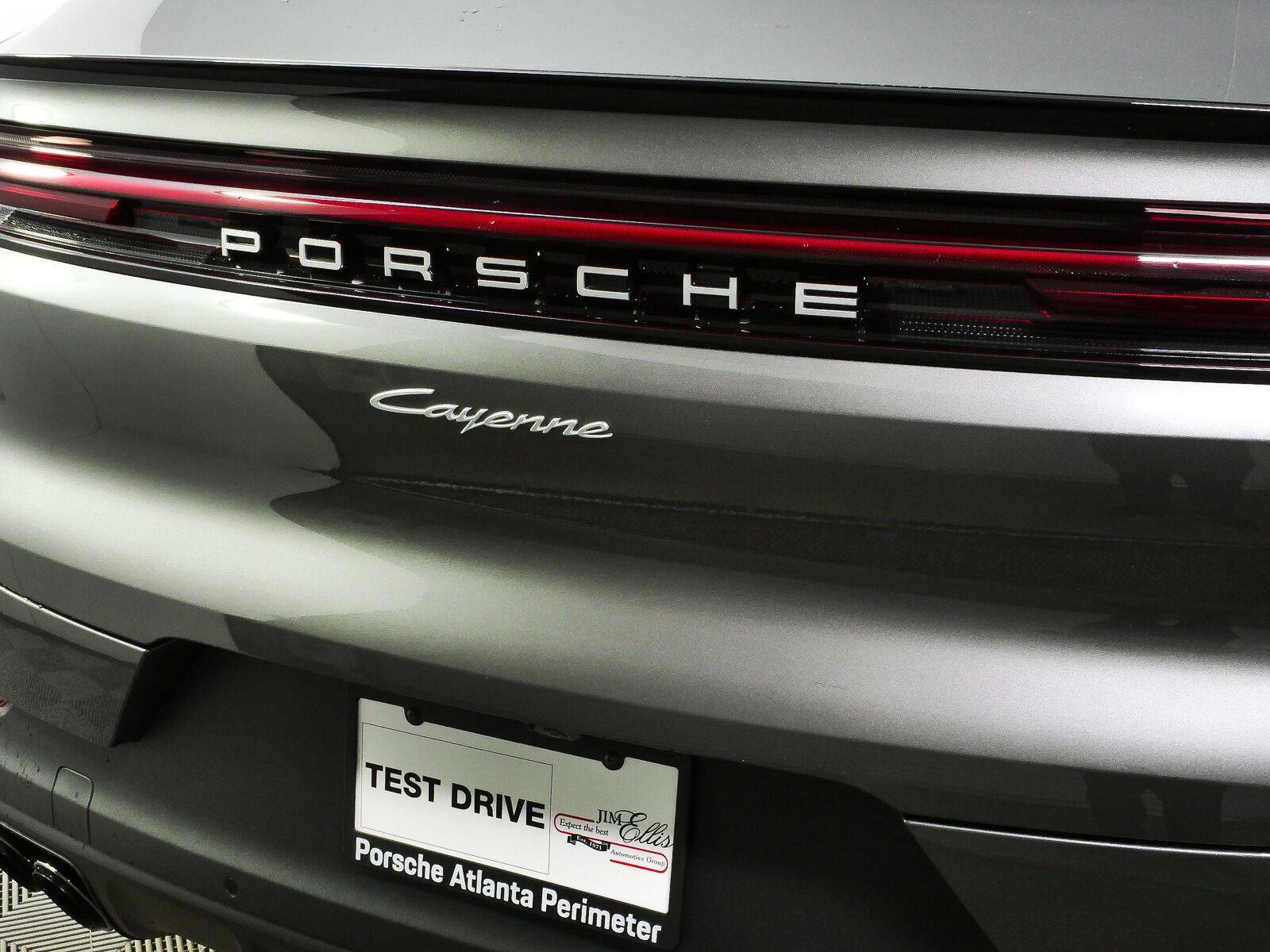 Certified 2024 Porsche Cayenne Coupe AWD/4WD image 38