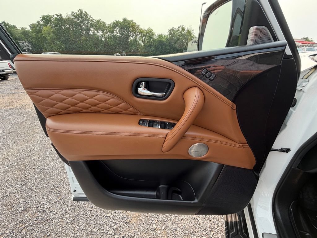 Used 2023 INFINITI QX80 Sensory w/ Cargo Package AWD/4WD image 6