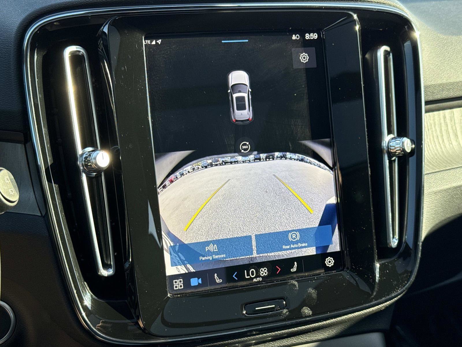 Used 2024 Volvo XC40 B5 Plus w/ Protection Package Premier image 5