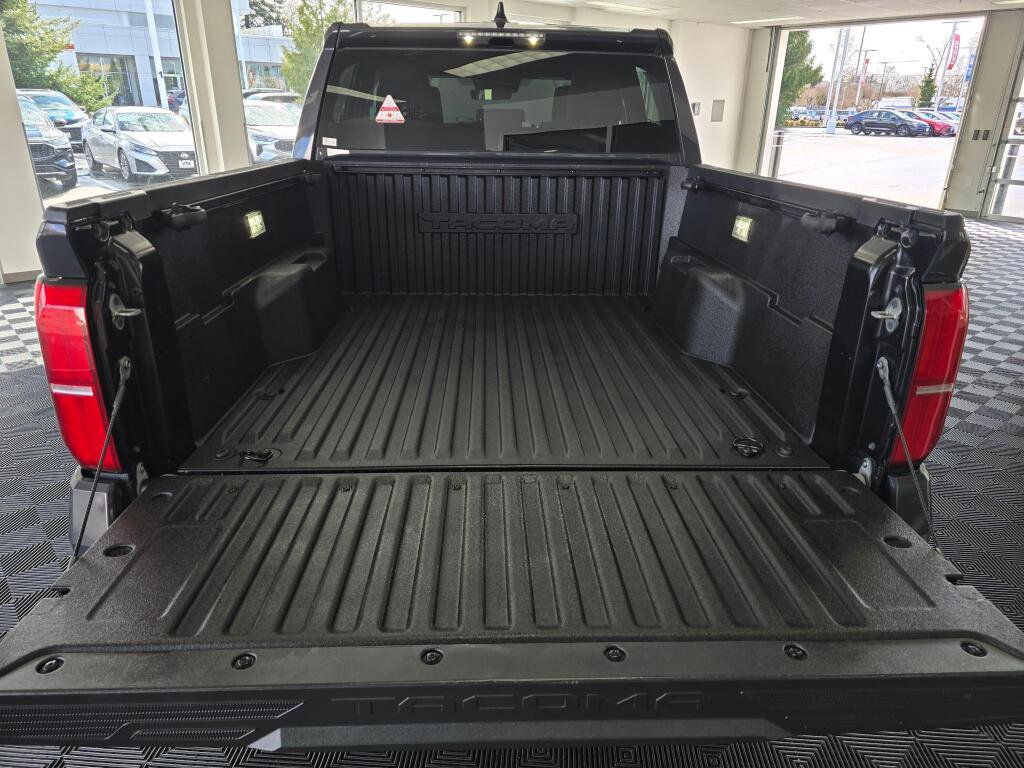 Used 2024 Toyota Tacoma TRD Off-Road image 15