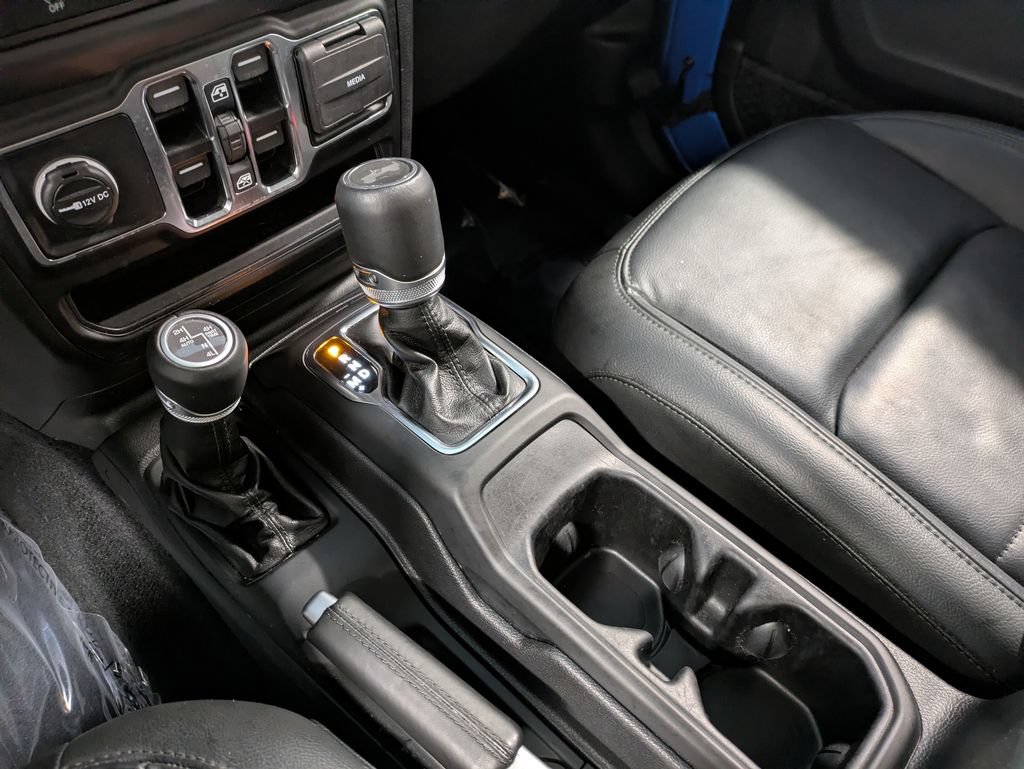 Used 2022 Jeep Wrangler Unlimited Sahara AWD/4WD image 14