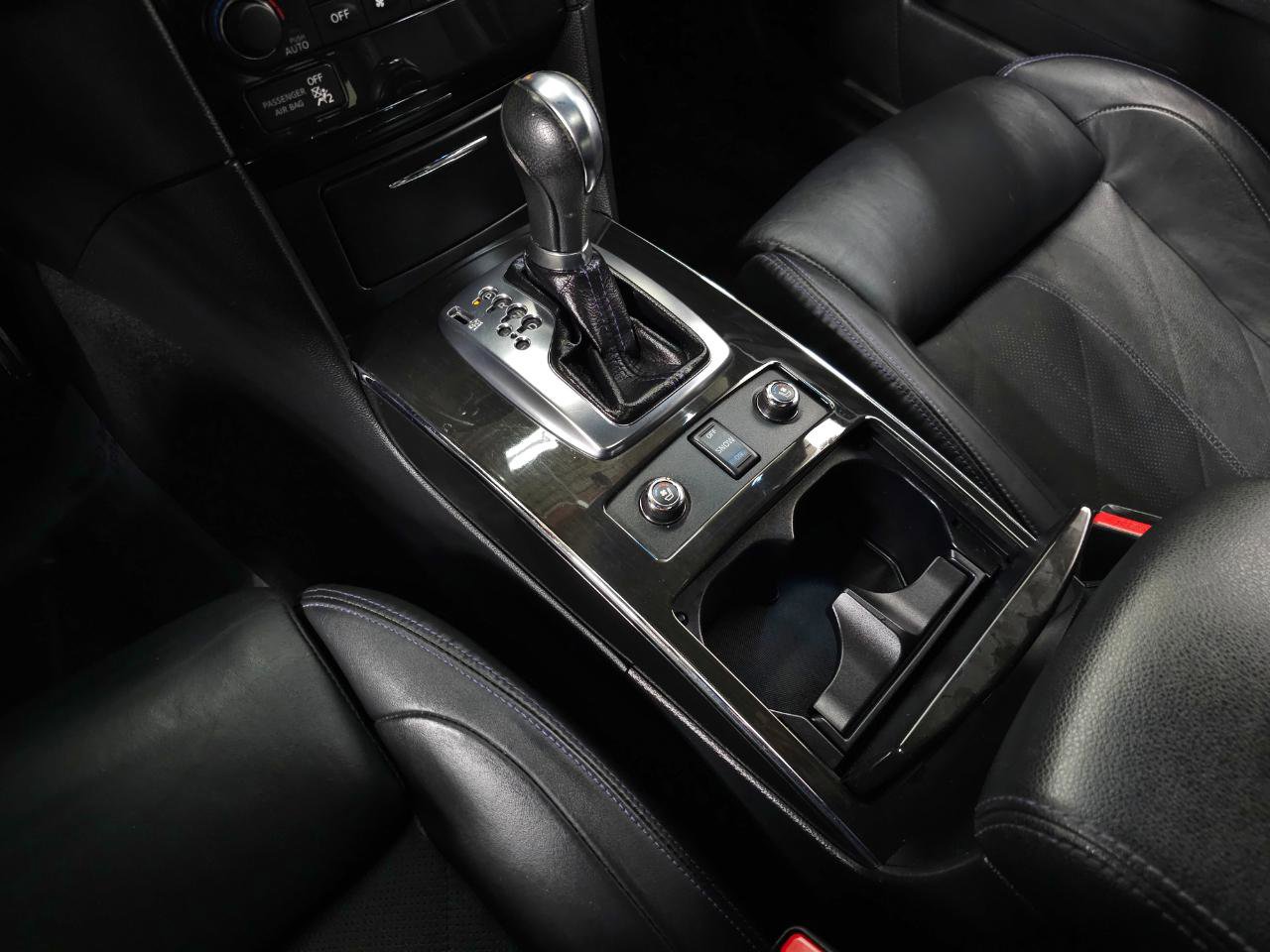 Used 2016 INFINITI QX70 AWD w/ Premium Package image 30