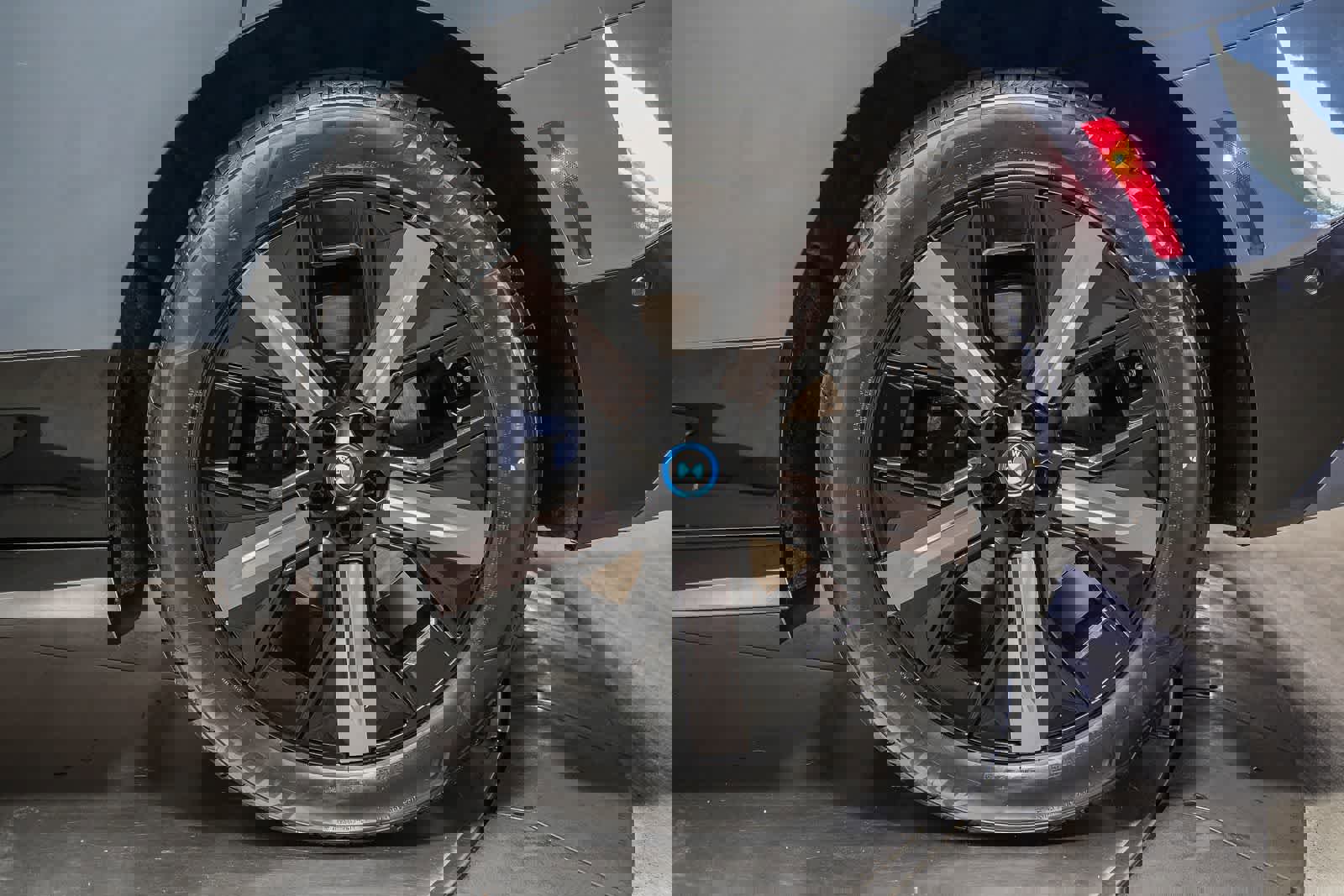 Used 2023 BMW iX xDrive50 w/ Sport Package image 11