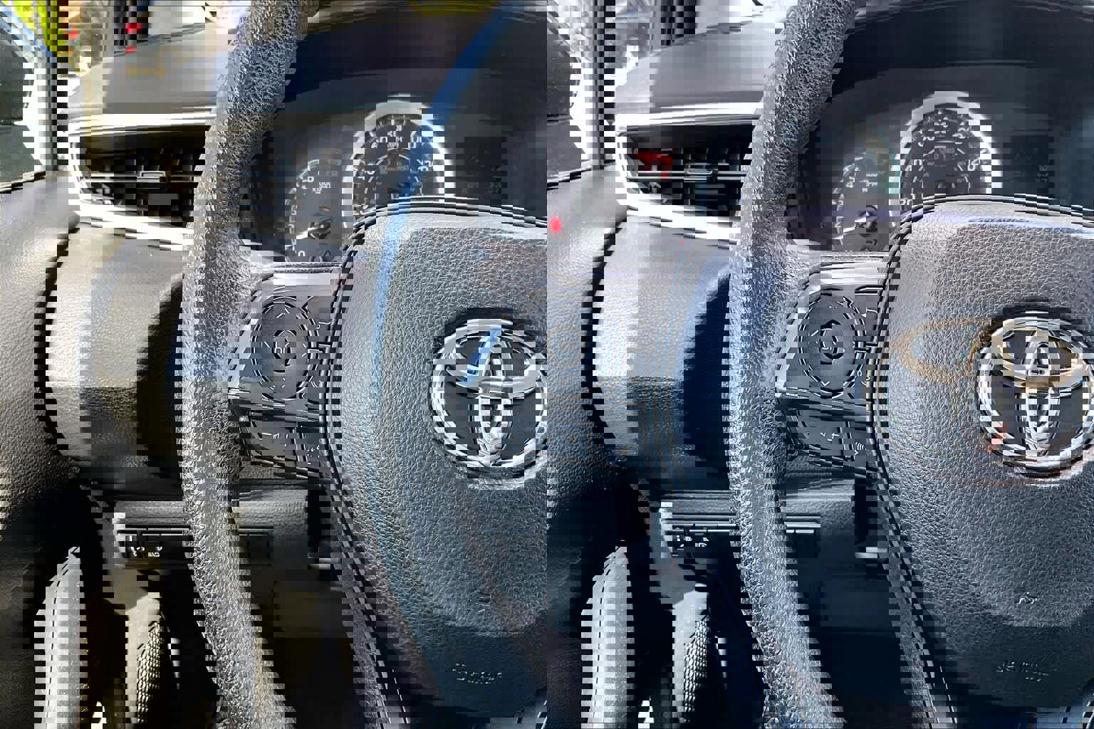 Used 2022 Toyota Corolla LE image 23